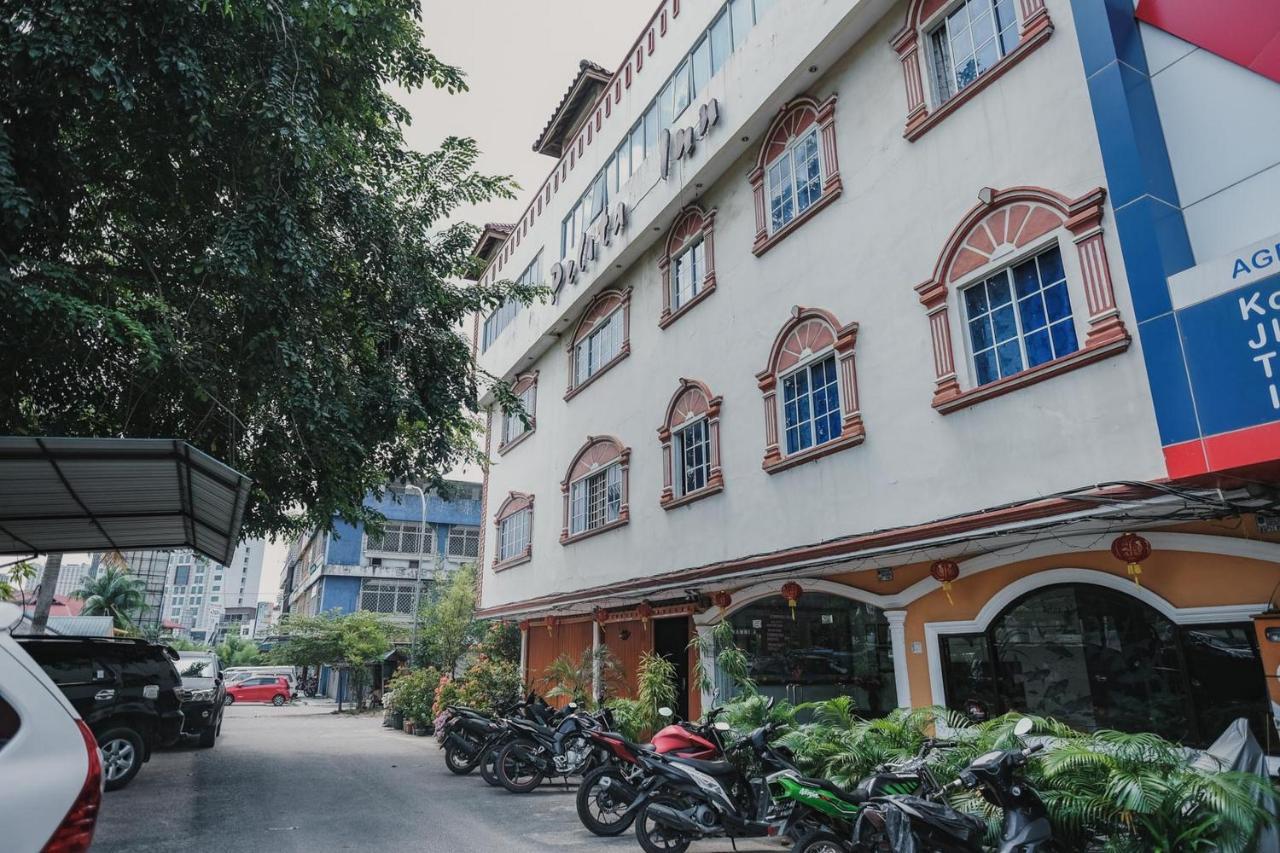 Reddoorz Near Nagoya Hill Mall Batam 5 Exterior photo