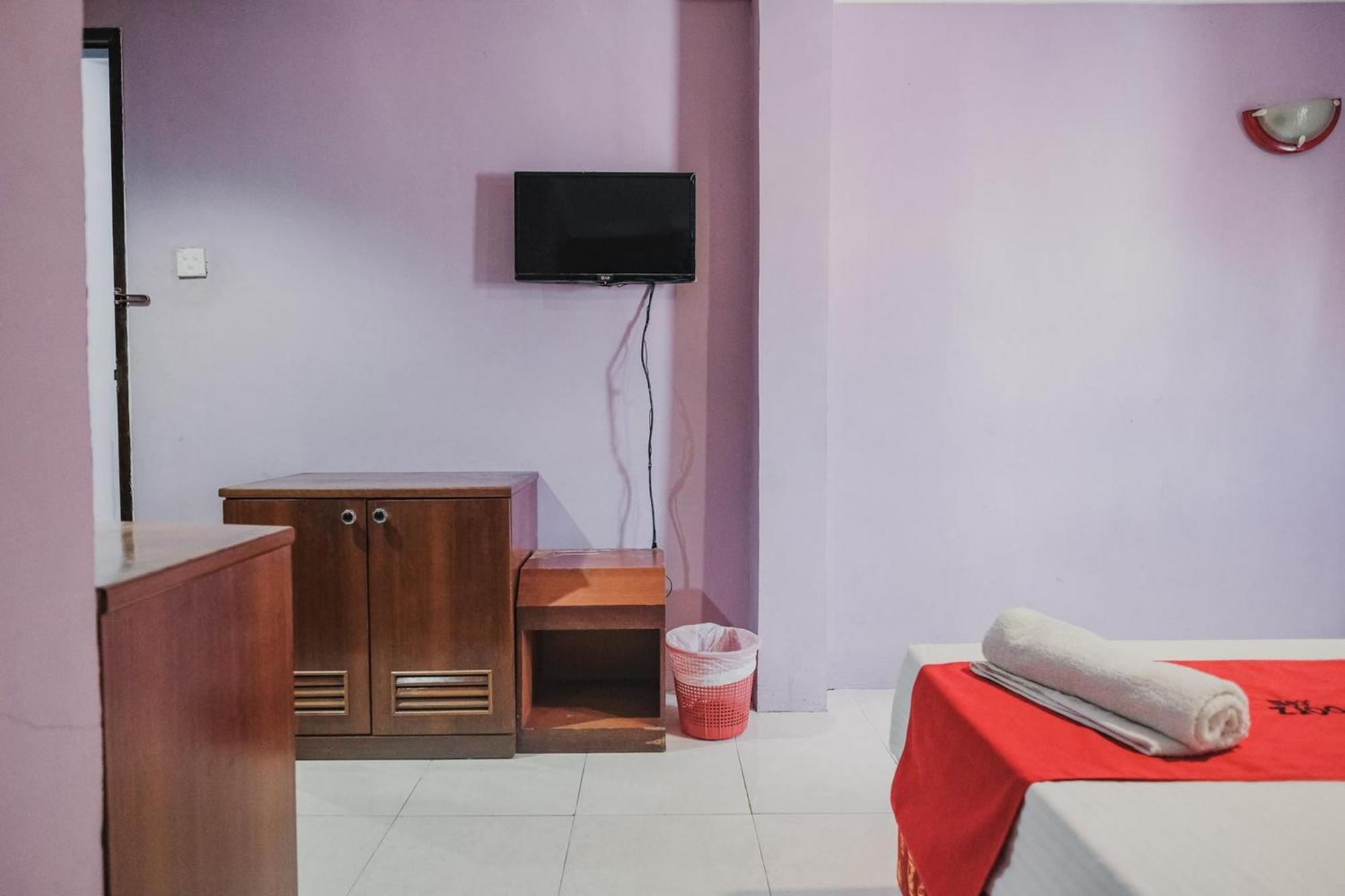 Reddoorz Near Nagoya Hill Mall Batam 5 Exterior photo